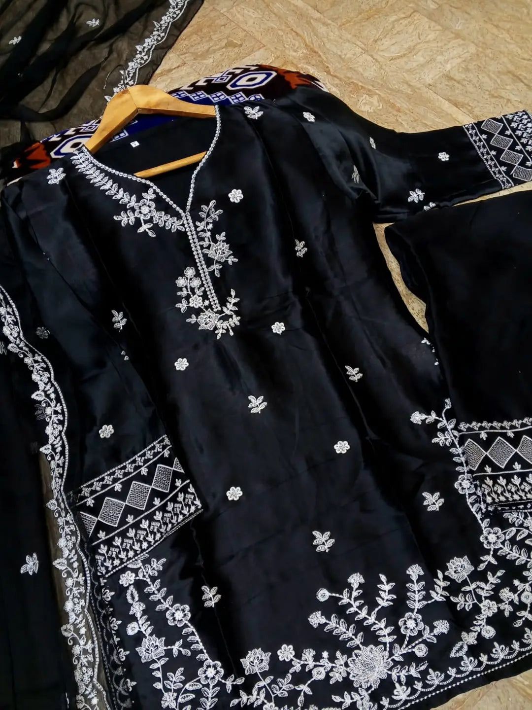 Women's Embroidered Farshi Shalwar 3 Piece Silk Suit with Embroidered Chiffon Dupatta – Pakistani Party Wear Dress