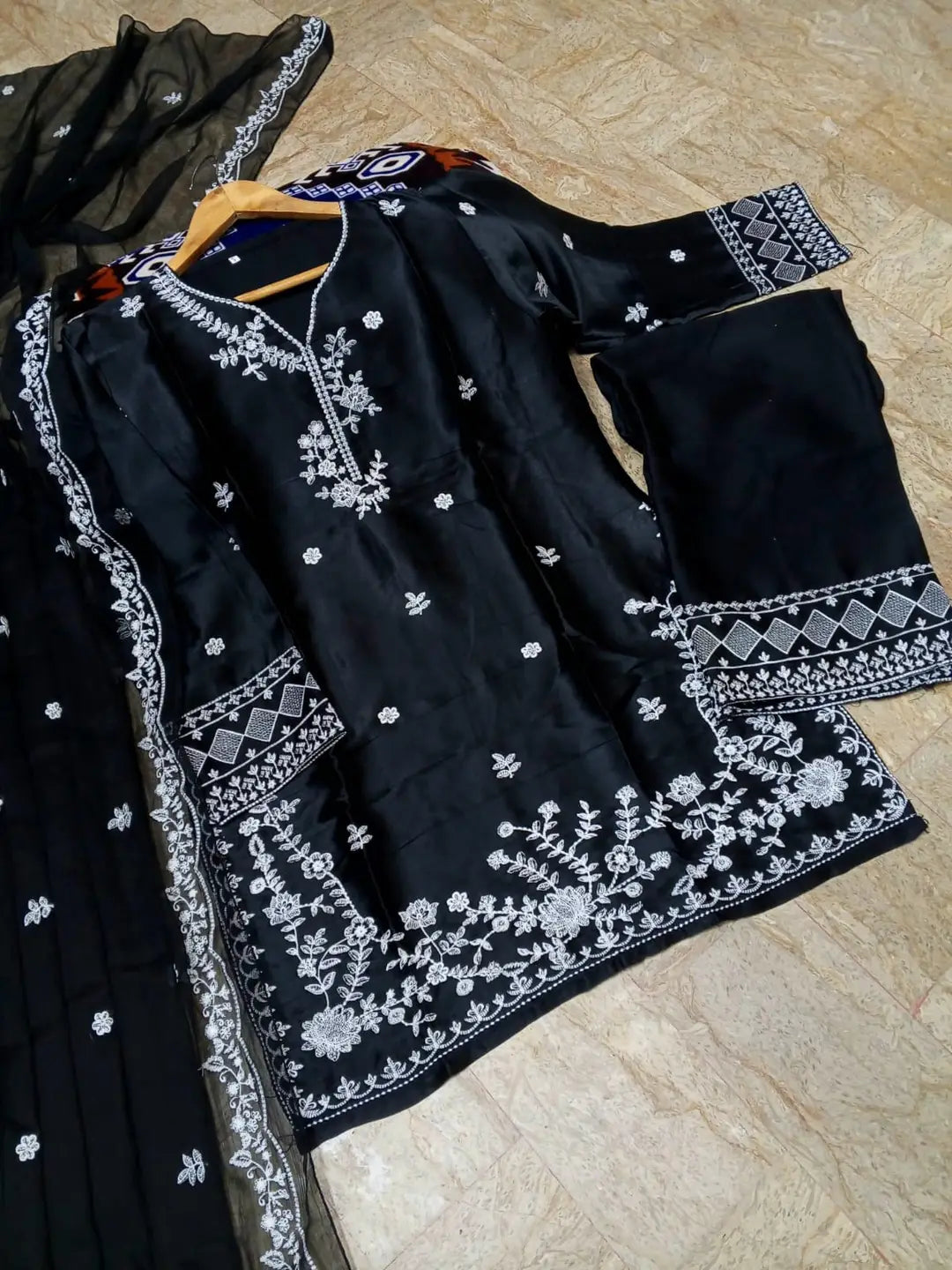 Women's Embroidered Farshi Shalwar 3 Piece Silk Suit with Embroidered Chiffon Dupatta – Pakistani Party Wear Dress