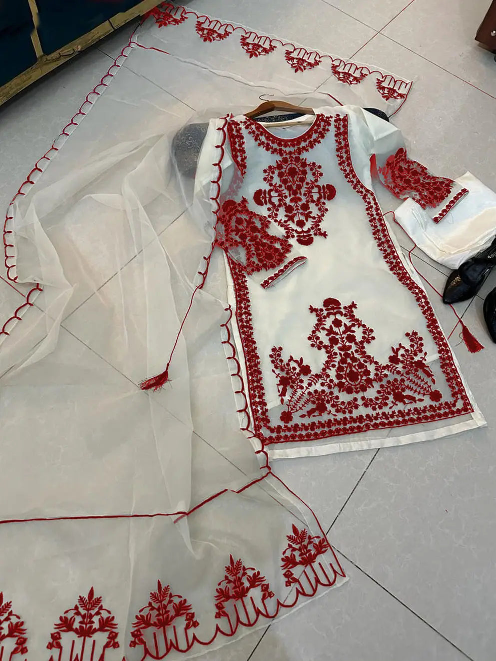 Women's Heavy Embroidered Organza 3 Piece Suit with Embroidered Dupatta – Luxury Party Wear Dress | Eid & Wedding Collection