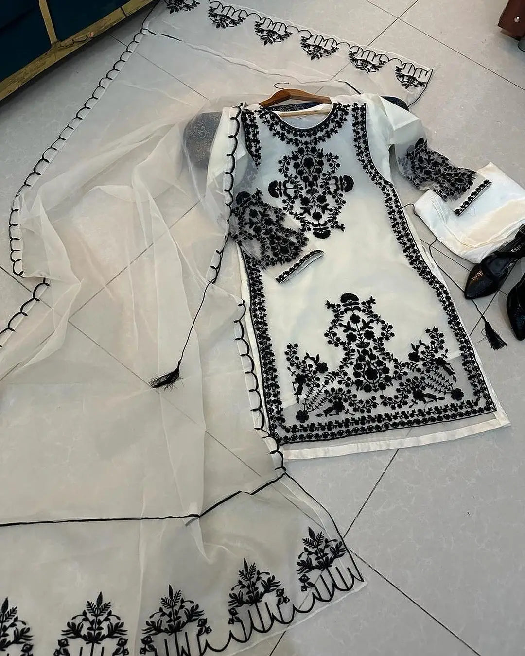 Women's Heavy Embroidered Organza 3 Piece Suit with Embroidered Dupatta – Luxury Party Wear Dress | Eid & Wedding Collection