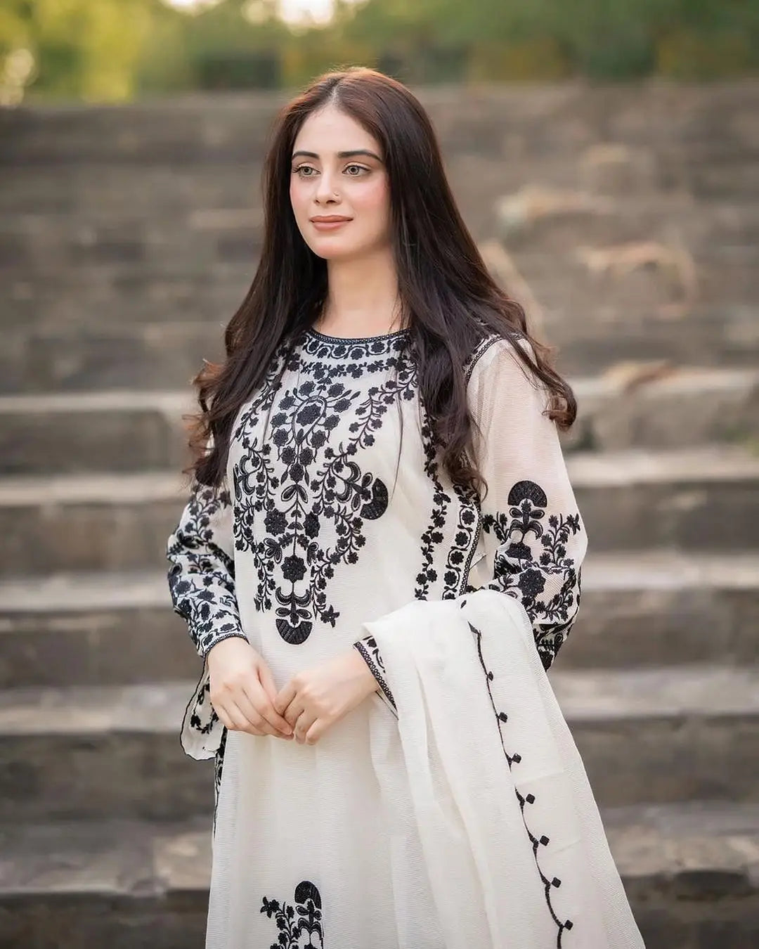 Women's Heavy Embroidered Organza 3 Piece Suit with Embroidered Dupatta – Luxury Party Wear Dress | Eid & Wedding Collection